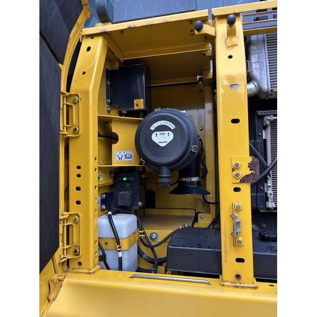 2017 كوماتسو PC210LC-10-44012586