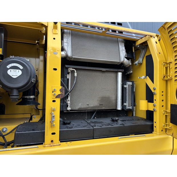 2017 كوماتسو PC210LC-10-44012587