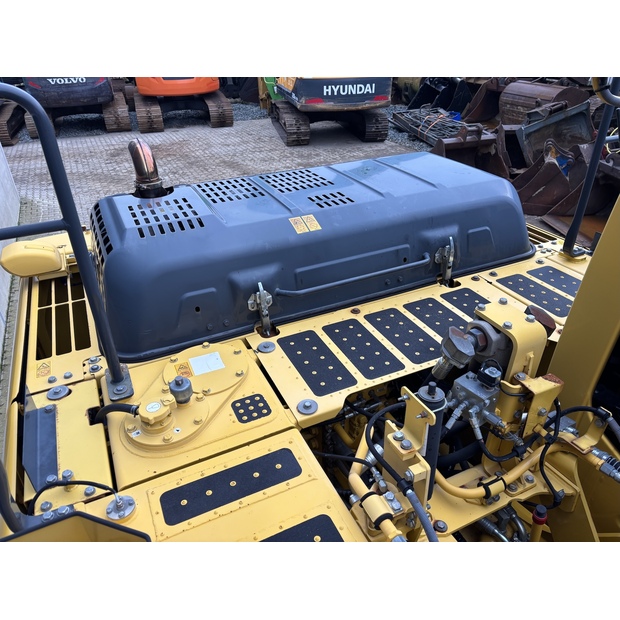 2017 كوماتسو PC210LC-10-44012590