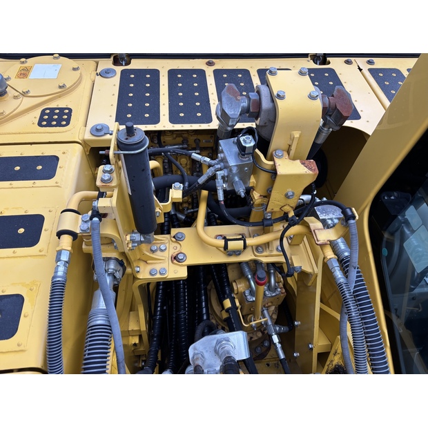 2017 كوماتسو PC210LC-10-44012592