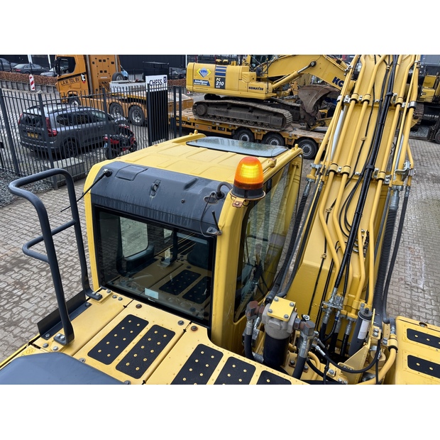 2017 كوماتسو PC210LC-10-44012593