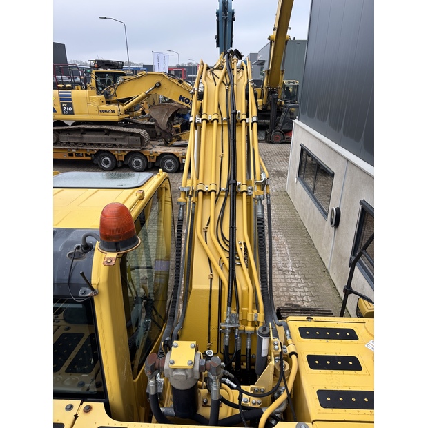 2017 كوماتسو PC210LC-10-44012594