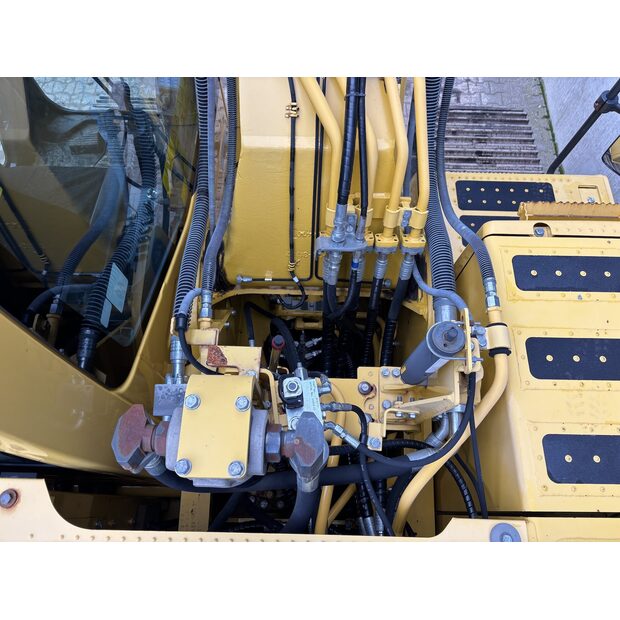 2017 كوماتسو PC210LC-10-44012595