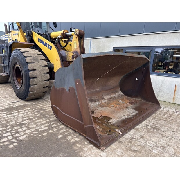 2005 كوماتسو WA480-5H-44012640