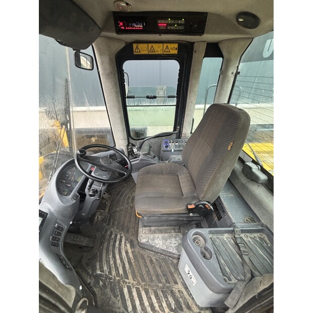 2005 كوماتسو WA480-5H-44012642