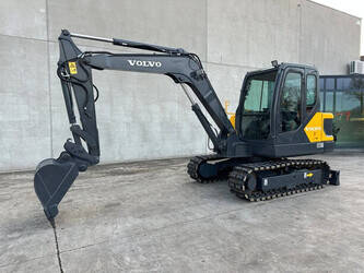 صورة ل حفارات مجنزرة 2017 فولفو EC55D