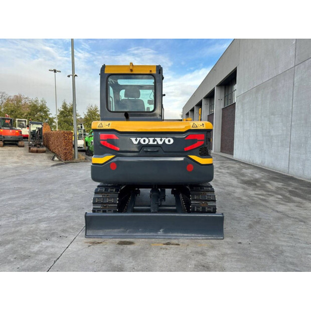 2017 فولفو EC55D-44018952