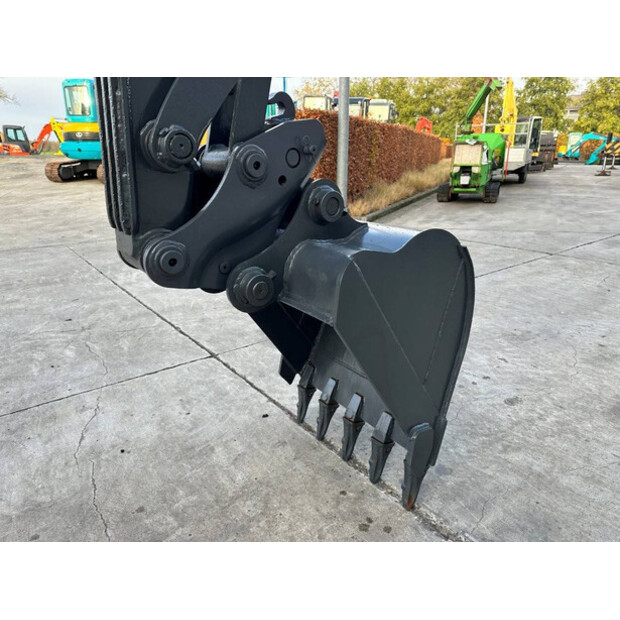 2017 فولفو EC55D-44018957