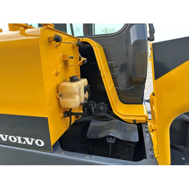 2017 فولفو EC55D-44018979