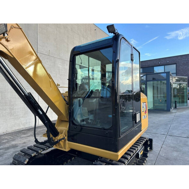 2015 Caterpillar 305.5E2-44019064