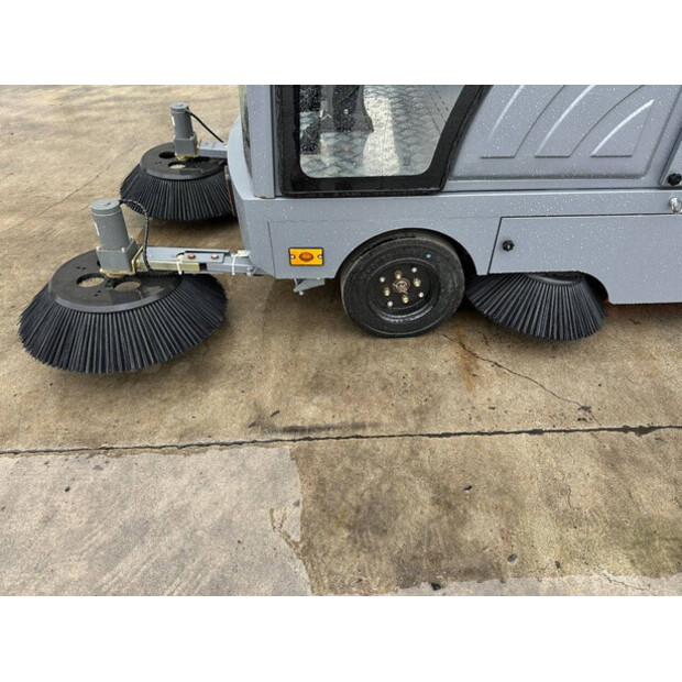 2025 Å koda DY2400-44019854