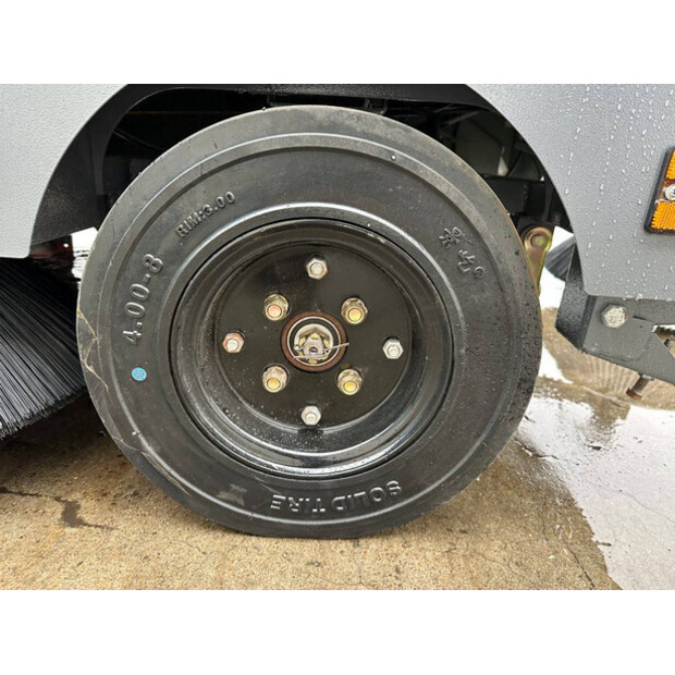 2025 Å koda DY2400-44019857