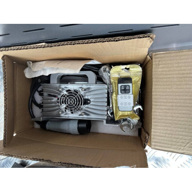 2025 Å koda DY2400-44019877