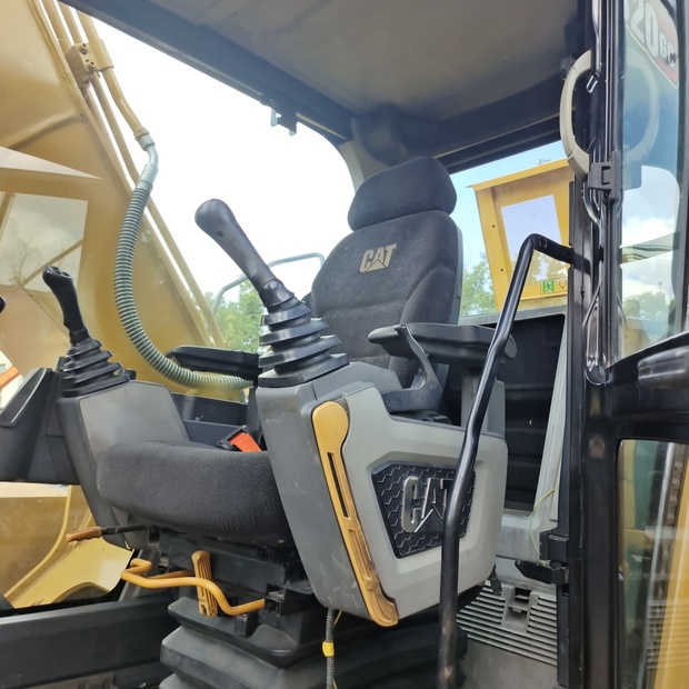 2023 Caterpillar 320GC-44034833