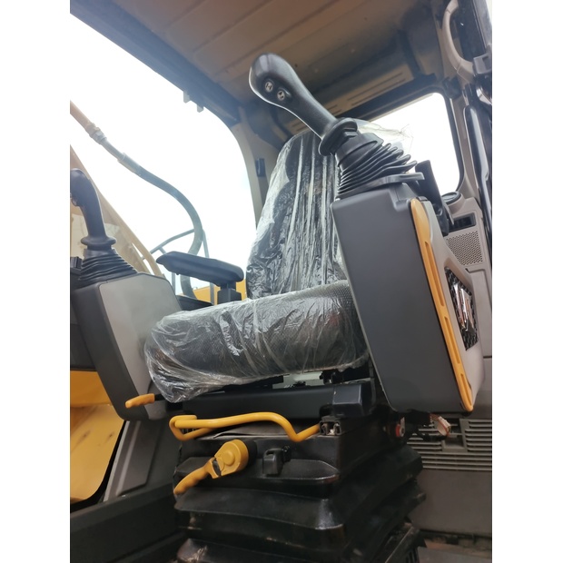 2023 Caterpillar 323GC-44034886