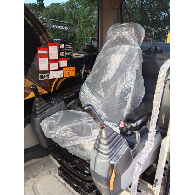 2023 Caterpillar 330D-44035024