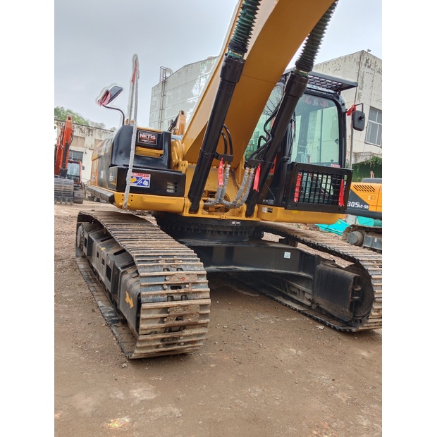 2023 Caterpillar 330D-44035039