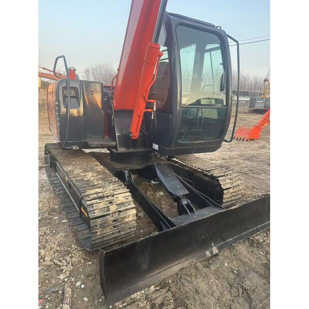 2025 Hitachi ZX70-44040977
