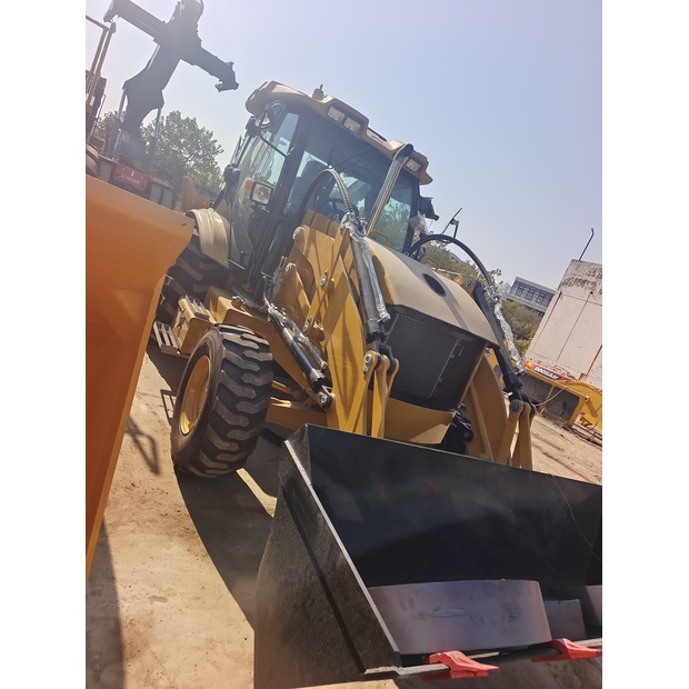 2024 Caterpillar 420F-44041237