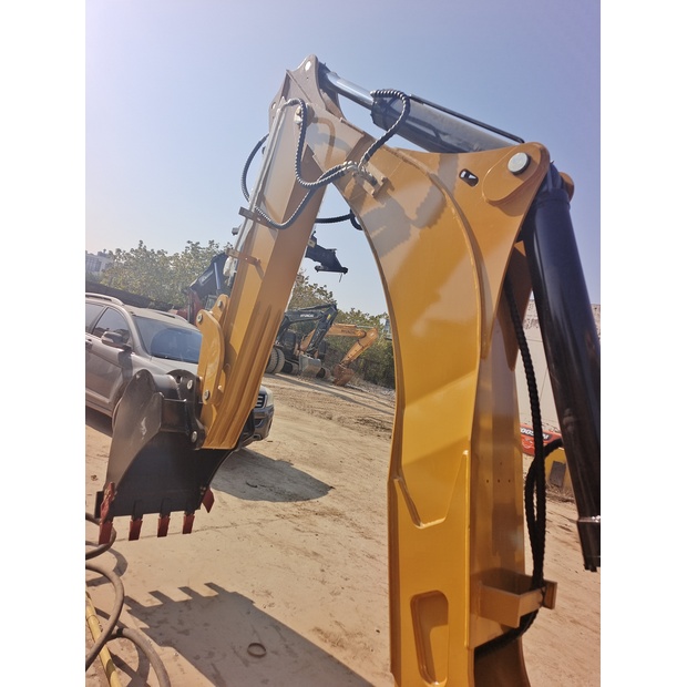 2024 Caterpillar 420F-44041239