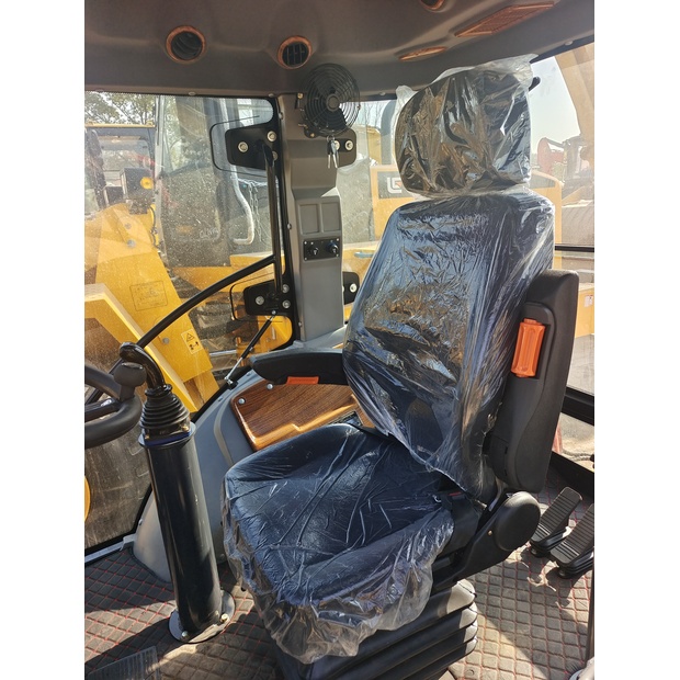 2024 Caterpillar 420F-44041243