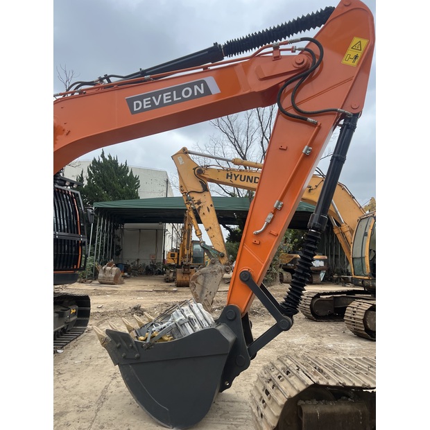 2023 ديفيلون DX225LCA-44041350