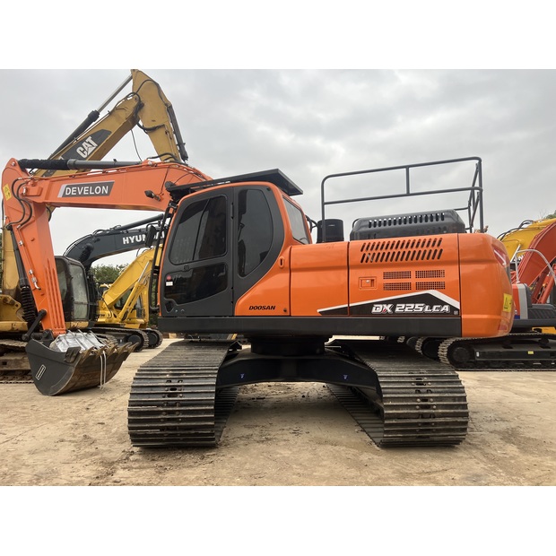 2023 ديفيلون DX225LCA-44041355