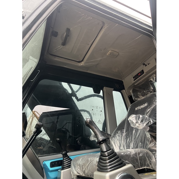 2023 Hyundai 220-44041679