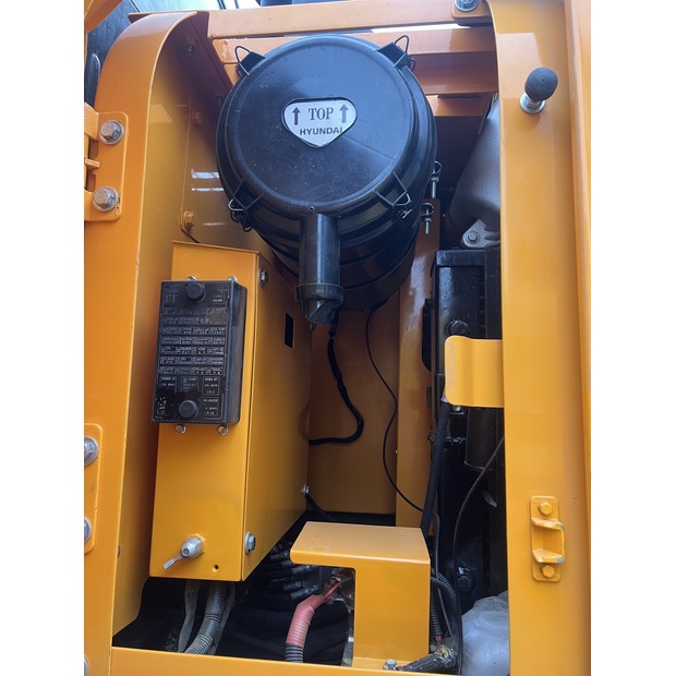 2023 Hyundai 220-44041682