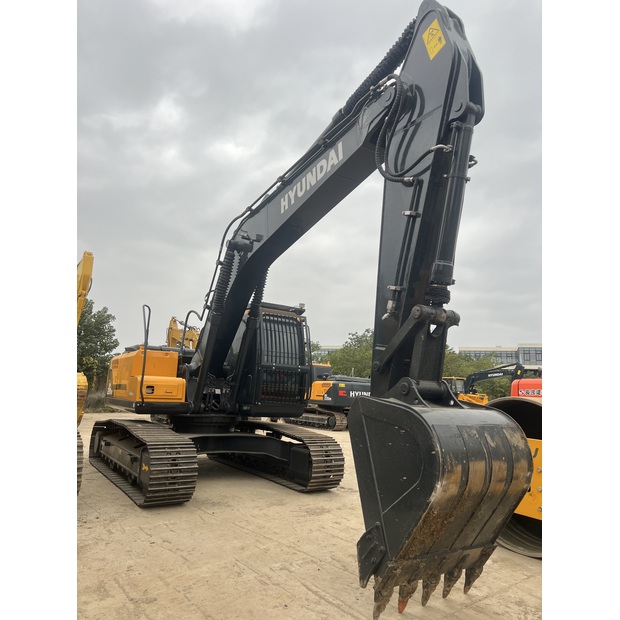 2023 Hyundai 220-44041694