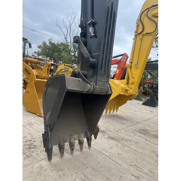 2023 Hyundai 220-44041695