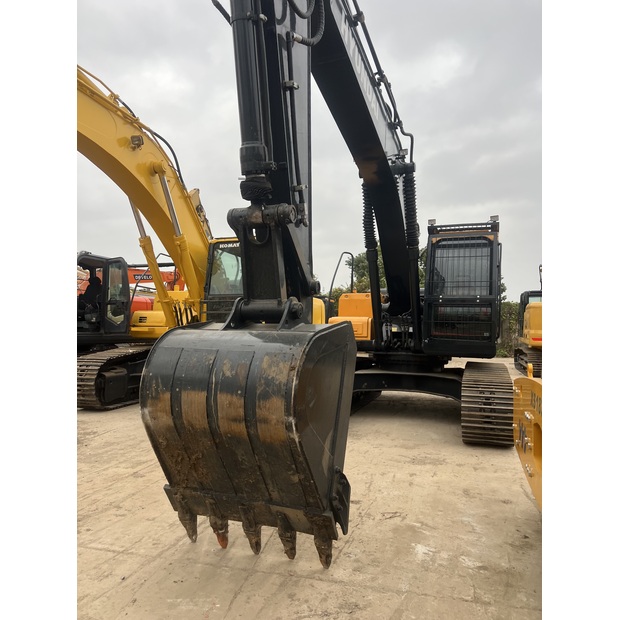 2023 Hyundai 220-44041696