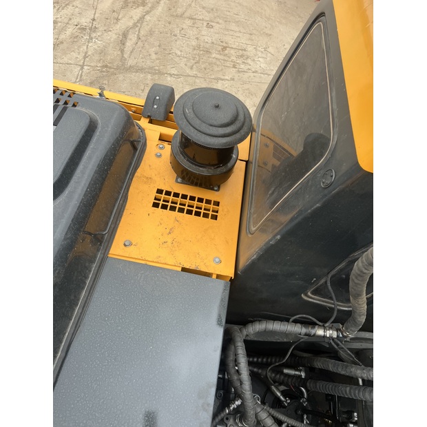 2023 Hyundai 220-44041697