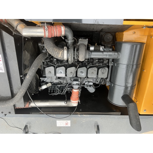 2023 Hyundai 220-44041698