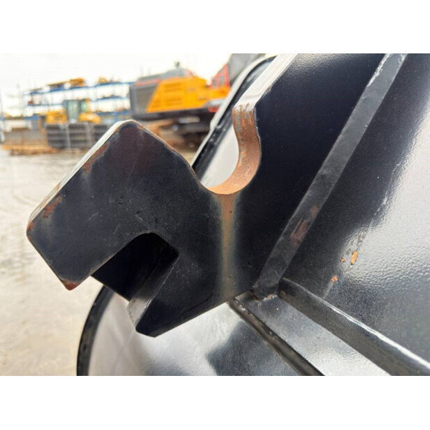 2017 فيراكتيرت CW20-44043957