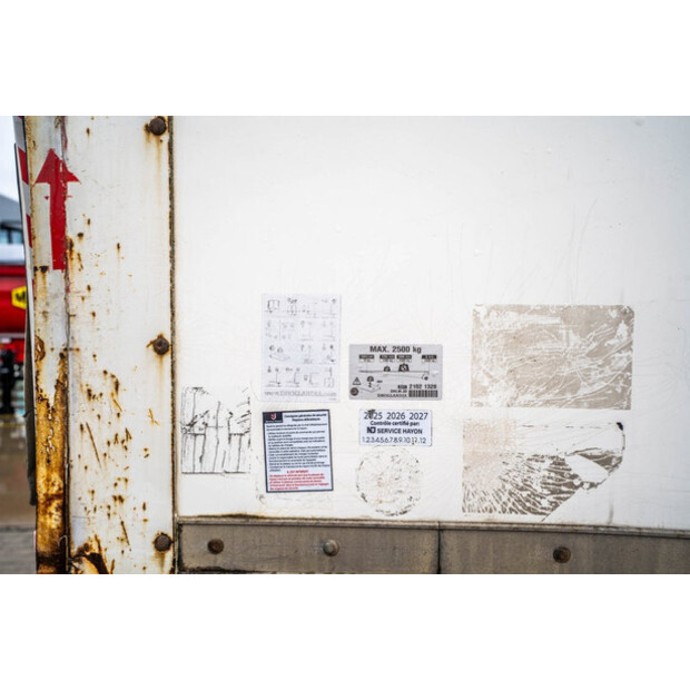 2012 مرسيدس بنز Actros 1832-44045143