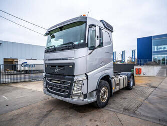 صورة ل رؤوس شاحنات 2017 فولفو FH 460