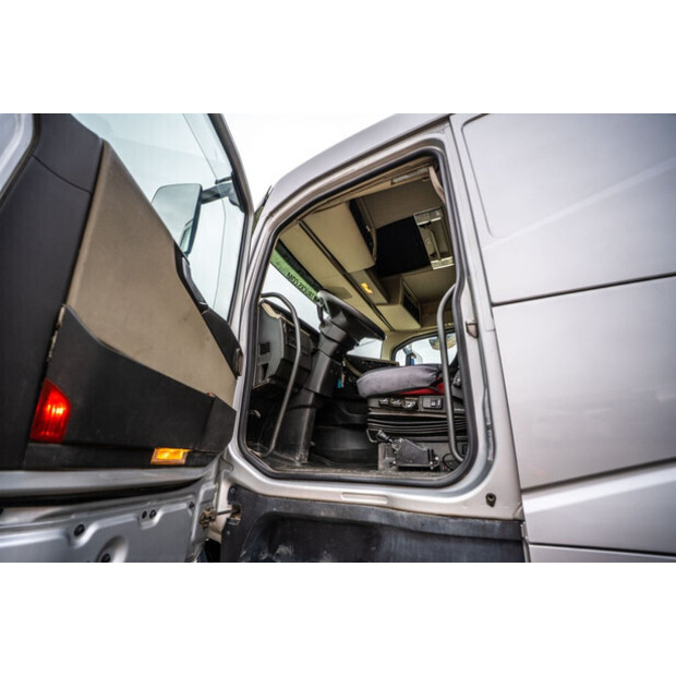 2017 فولفو FH 460-44045180