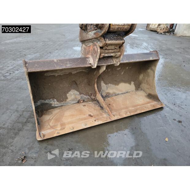 2018 JCB JS130LC-44047132