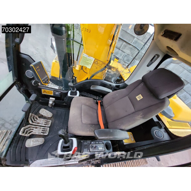 2018 JCB JS130LC-44047159