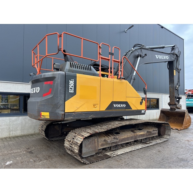 2020 فولفو EC250EL-44053911