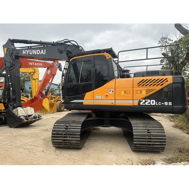 2023 Hyundai HX220HD-44060510