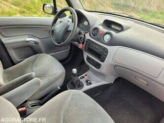 2005-citroen-c3-1390589-44062121