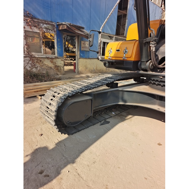 2023 Hyundai 305LC-9T-44062187