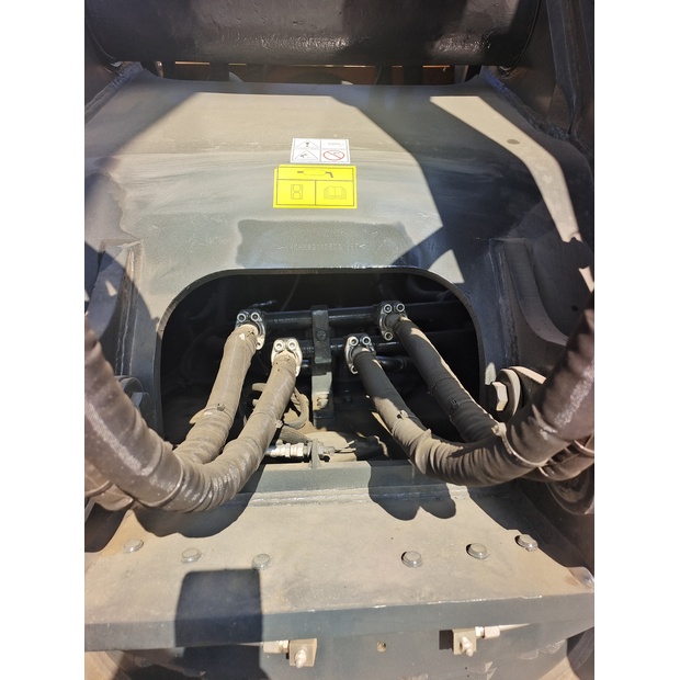 2023 Hyundai 305LC-9T-44062189