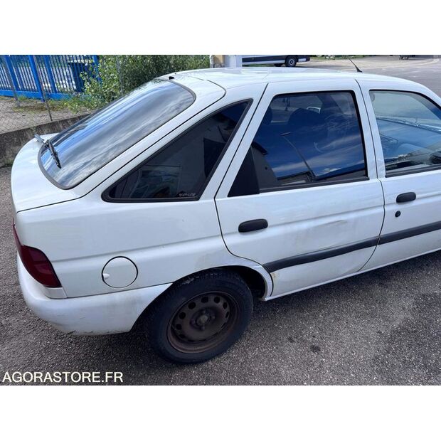 1998 Ford Escort-44062310