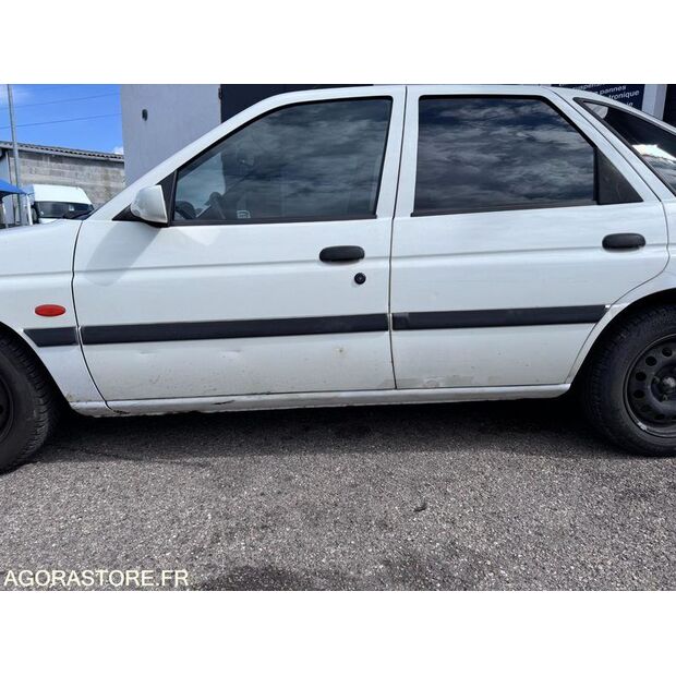 1998 Ford Escort-44062311