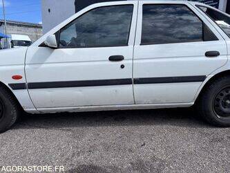 1998-ford-escort-1390608-44062311