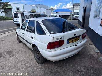 1998-ford-escort-1390608-44062312