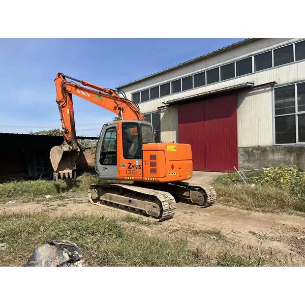 2021 هيتاشى ZX135-44062885